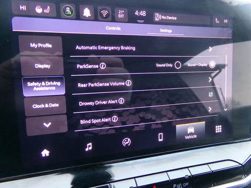 Used 2025 Jeep Compass Limited image 24