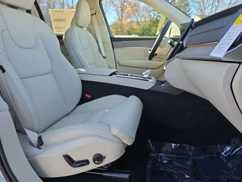 New 2026 Volvo XC90 B6 Ultra image 18