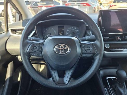 Used 2025 Toyota Corolla LE image 20