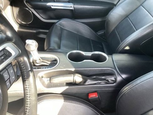 Used 2021 Ford Mustang Premium image 9