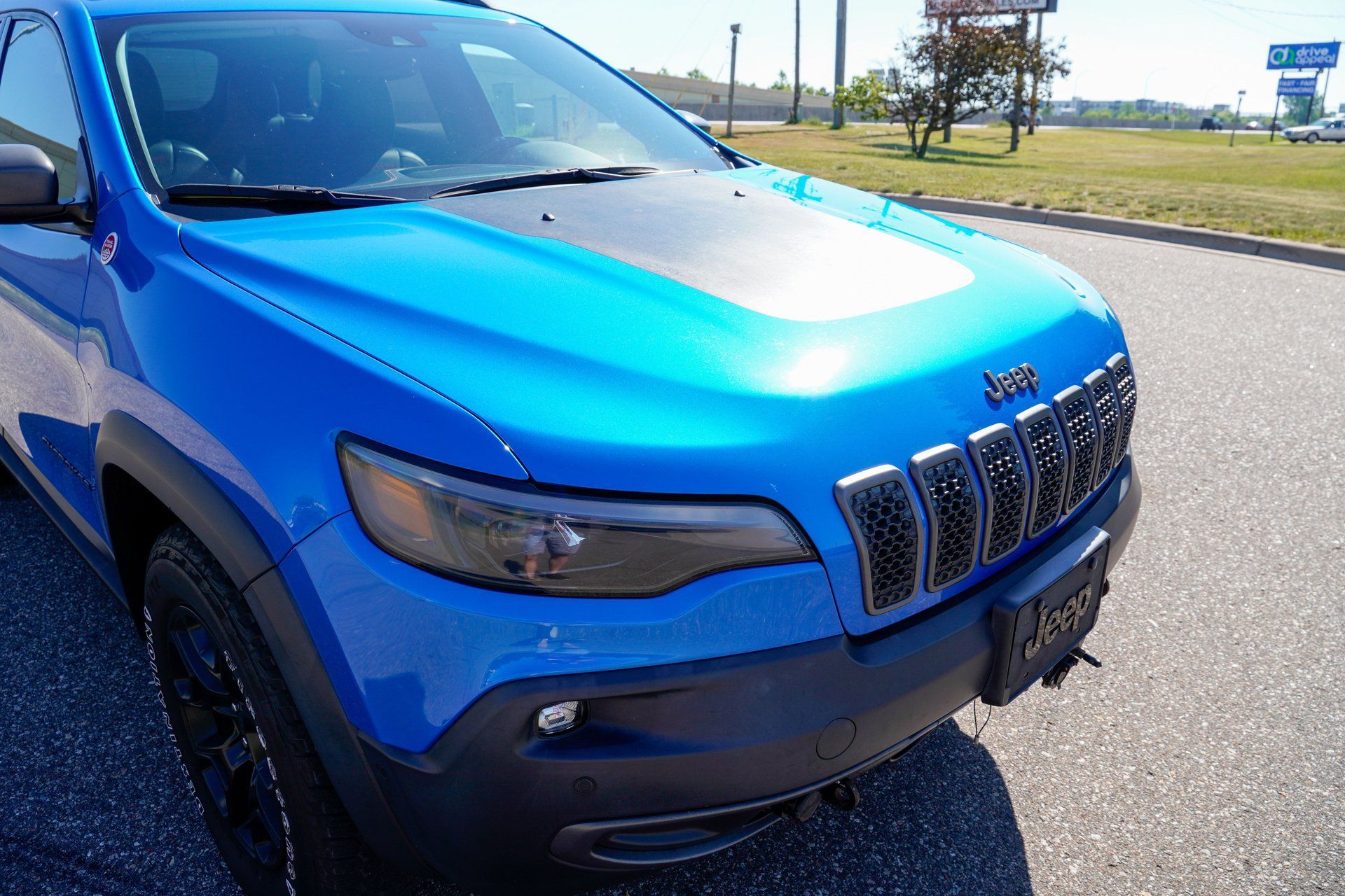 Used 2019 Jeep Cherokee Trailhawk AWD/4WD image 28