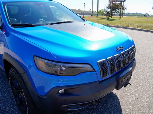 Used 2019 Jeep Cherokee Trailhawk AWD/4WD image 28