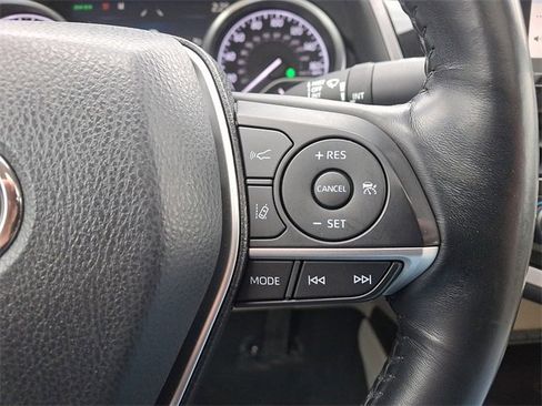 Used 2021 Toyota Camry XLE image 22