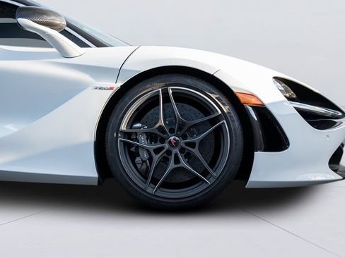 Used 2018 McLaren 720S image 19