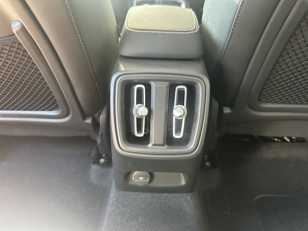 Used 2023 Volvo C40 P8 Recharge Plus AWD/4WD image 34