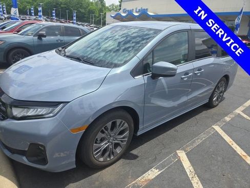Used 2026 Honda Odyssey Touring image 2