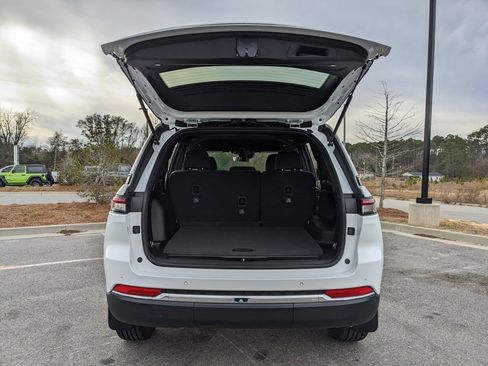 New 2025 Jeep Grand Cherokee Laredo w/ MOPAR Finishing Package image 38