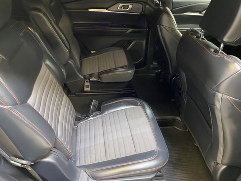 Used 2025 Ford Explorer ST-Line w/ Premium Package image 27