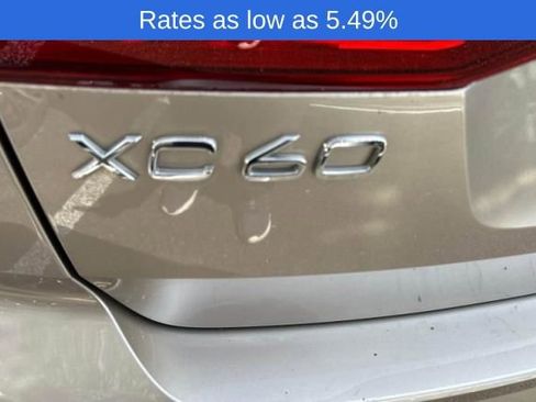 Used 2023 Volvo XC60 B5 Plus image 11
