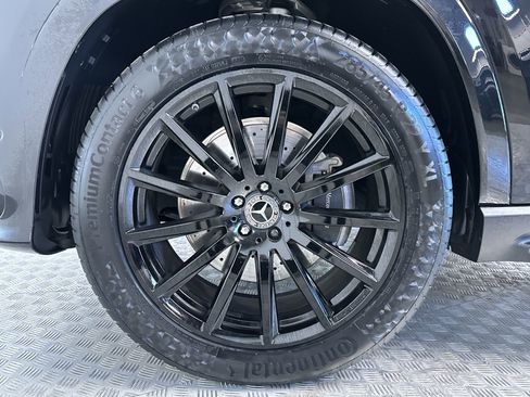 Used 2025 Mercedes-Benz GLS 580 580 image 32