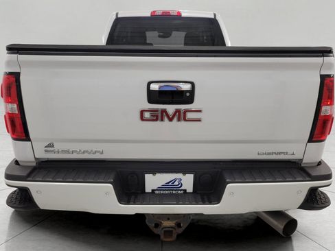 Used 2018 GMC Sierra 2500 Denali w/ Duramax Plus Package AWD/4WD image 25