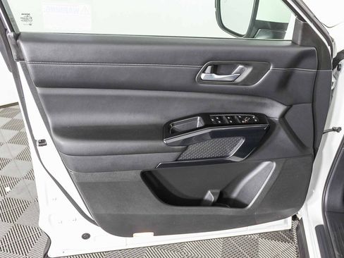 Used 2022 Nissan Pathfinder SV image 22