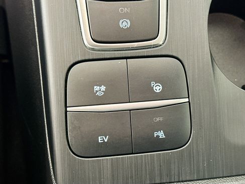 Used 2022 Ford Escape Titanium w/ Titanium Premium Package FWD image 23