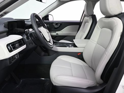 New 2026 Lincoln Aviator AWD image 13