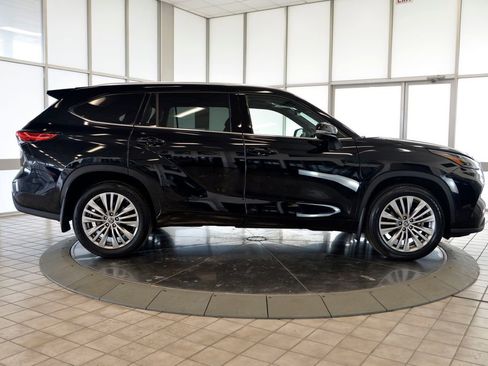 Used 2022 Toyota Highlander Platinum AWD/4WD image 9