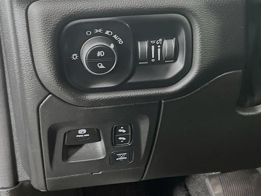Used 2025 RAM 1500 Laramie w/ Bed Utility Group AWD/4WD image 11