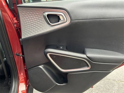 Certified 2022 Kia Soul LX w/ Technology Package image 20