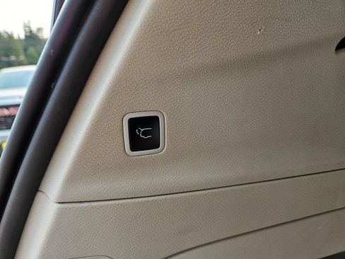Used 2023 Chrysler Voyager LX FWD image 15