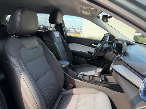 Used 2025 Chevrolet Trax LT w/ LT Convenience Package image 34