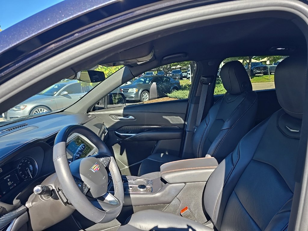 Certified 2023 Cadillac XT4 Sport AWD/4WD image 9