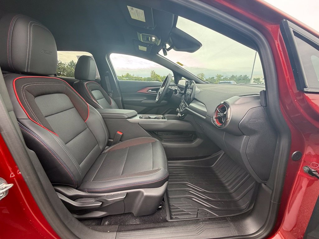 Used 2025 Chevrolet Equinox EV RS FWD image 34