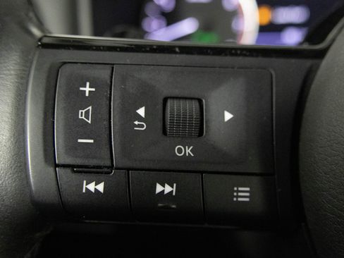 Used 2023 Nissan Rogue SV w/ SV Premium B Package image 28