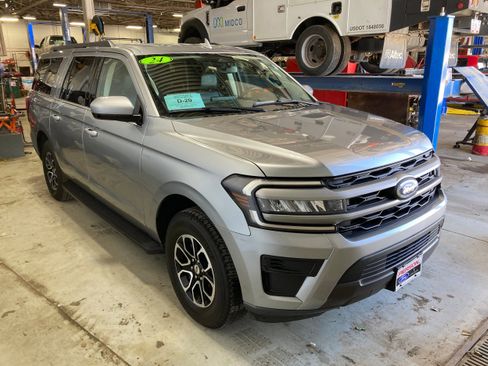 Used 2024 Ford Expedition Max XLT AWD/4WD image 3