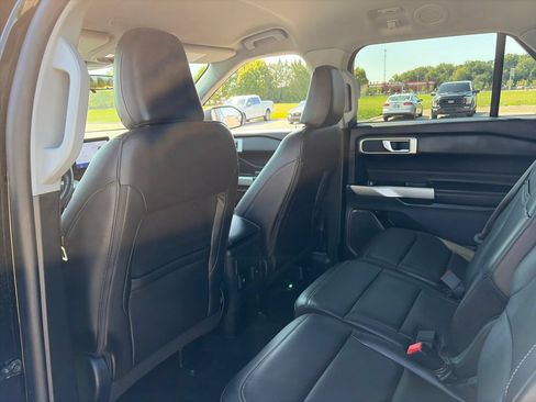 Used 2023 Ford Explorer XLT w/ Equipment Group 202A AWD/4WD image 25