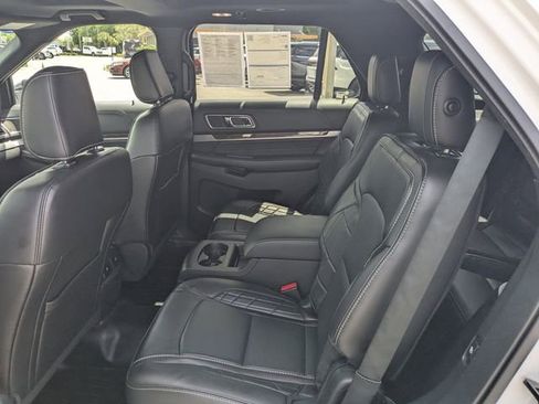 Certified 2018 Ford Explorer Platinum image 13