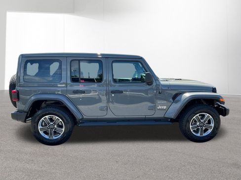 Used 2022 Jeep Wrangler Unlimited Sahara w/ LED Lighting Group AWD/4WD image 2