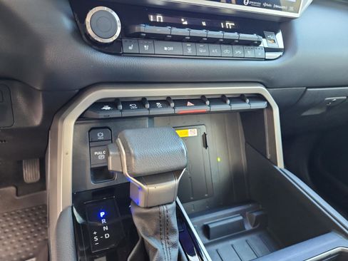 Used 2024 Toyota Tundra Limited image 26