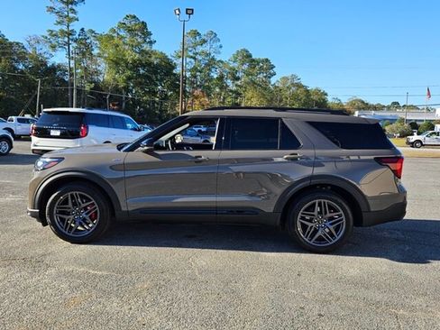 New 2026 Ford Explorer ST-Line w/ ST-Line Street Pack image 4