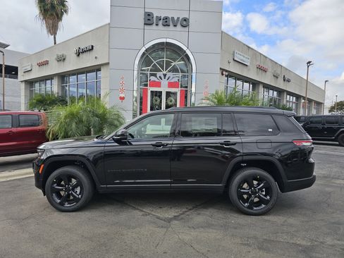 New 2025 Jeep Grand Cherokee L Altitude image 4