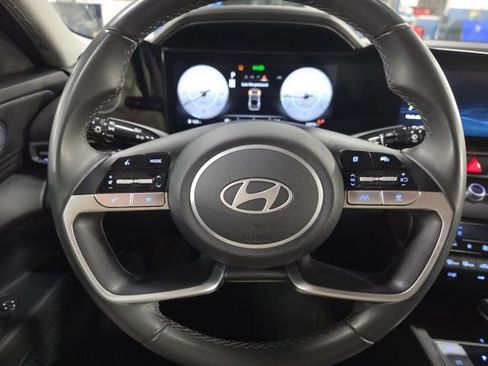 Used 2025 Hyundai Elantra Limited image 13