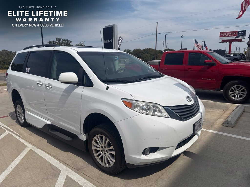 Used 2014 Toyota Sienna XLE FWD image 5