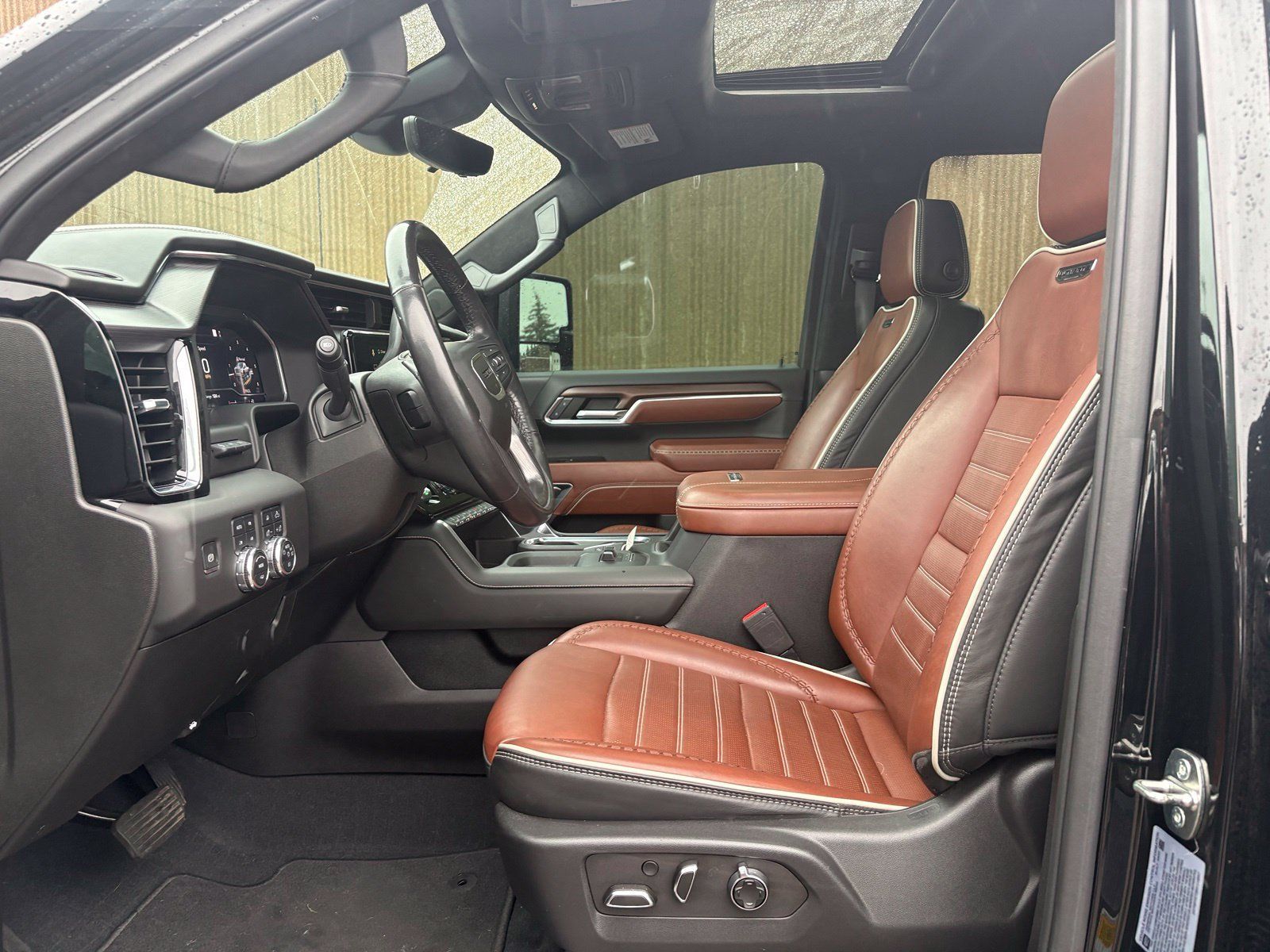 Used 2024 GMC Sierra 3500 Denali Ultimate AWD/4WD image 11