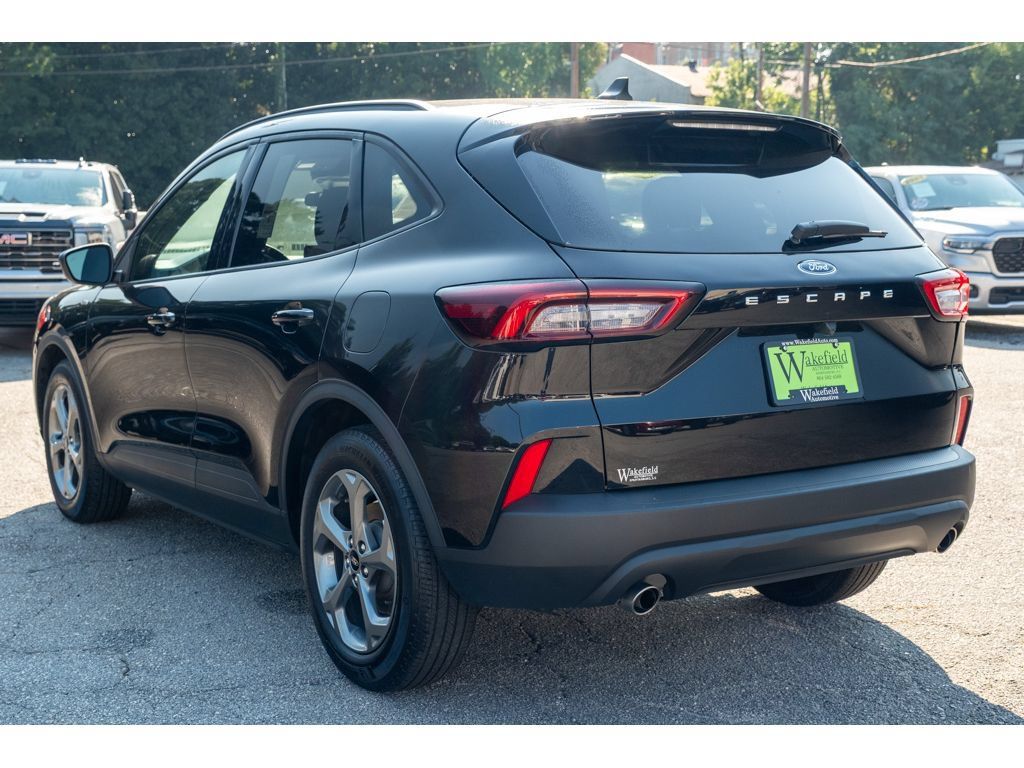 Used 2025 Ford Escape ST-Line FWD image 6