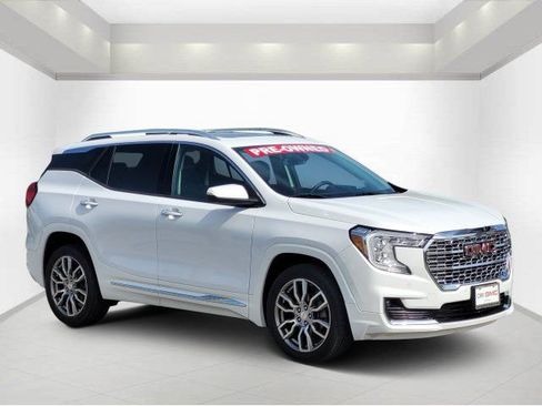 Used 2022 GMC Terrain Denali w/ Denali Premium Package AWD/4WD image 1