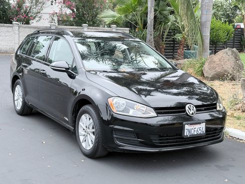 Used 2015 Volkswagen Golf S FWD image 5