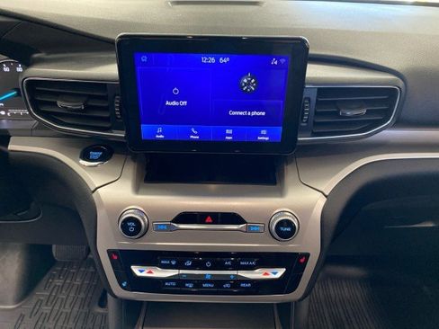 Certified 2022 Ford Explorer XLT w/ Equipment Group 202A image 25