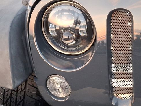 Used 2017 Jeep Wrangler Unlimited Sport w/ Quick Order Package 24S image 9