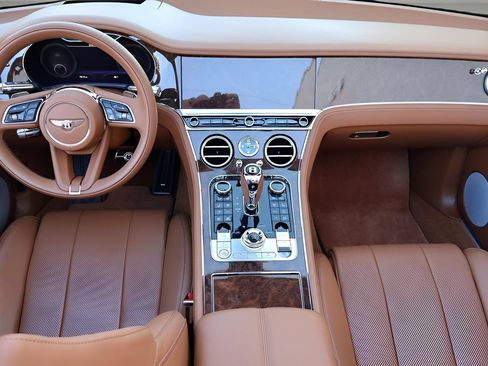 Certified 2024 Bentley Continental GT AWD/4WD image 4