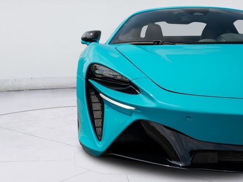 New 2025 McLaren Artura RWD image 20