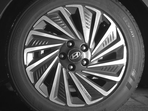 Used 2025 Hyundai Sonata SEL FWD image 12