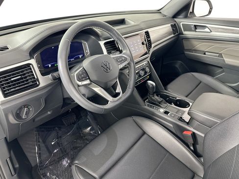 Used 2023 Volkswagen Atlas Cross Sport SE FWD image 9