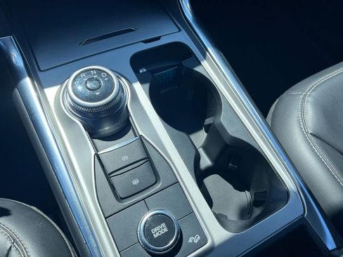 Certified 2022 Ford Explorer XLT w/ Equipment Group 202A AWD/4WD image 29