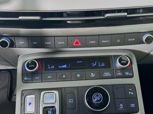 Used 2024 Hyundai Palisade SEL FWD image 16