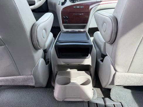 Used 2013 Toyota Sienna XLE image 39