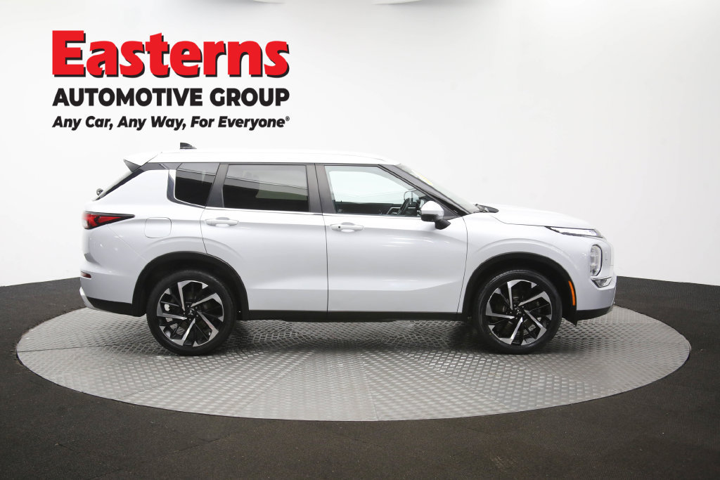 Used 2024 Mitsubishi Outlander SE AWD/4WD image 47