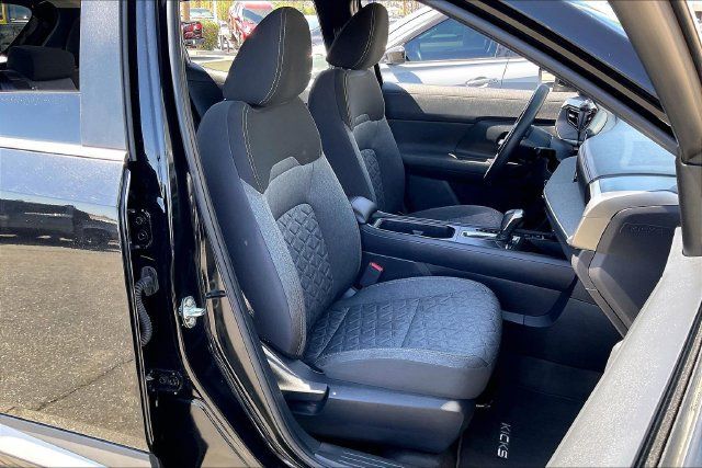 Certified 2025 Nissan Kicks SV FWD image 6